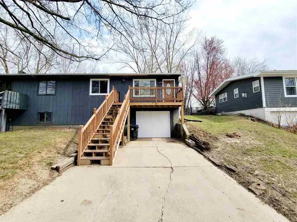 1451 Westview Dr, Coralville, IA 52241