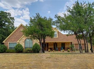 105 Preston Oaks Ct, Azle, TX 76020