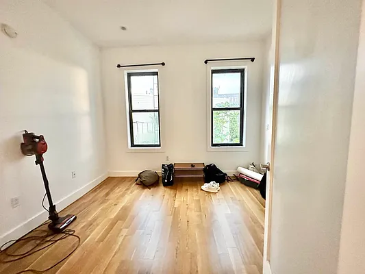 Rented by Space Link Realty | media 3