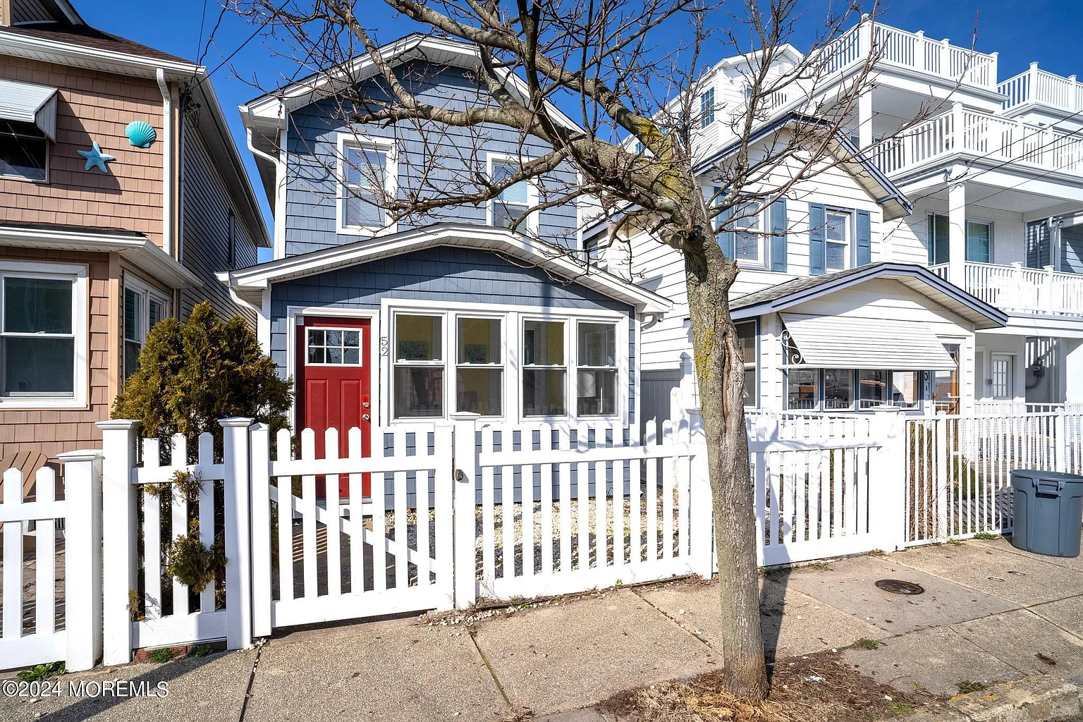 52 Dupont Avenue photo 1