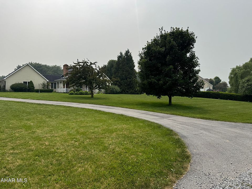 1st image of 325 Chandelle Dr