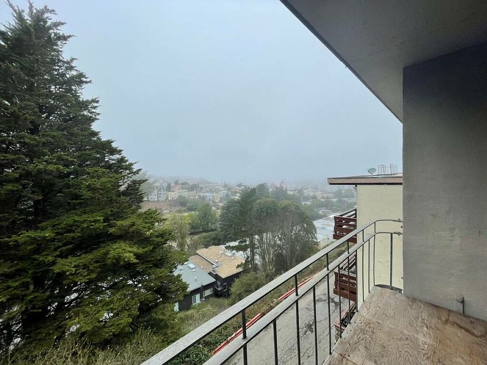 1st image of 415 Warren Dr APT 2