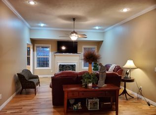 3717 N Oak Point Ave, Springfield, MO 65803