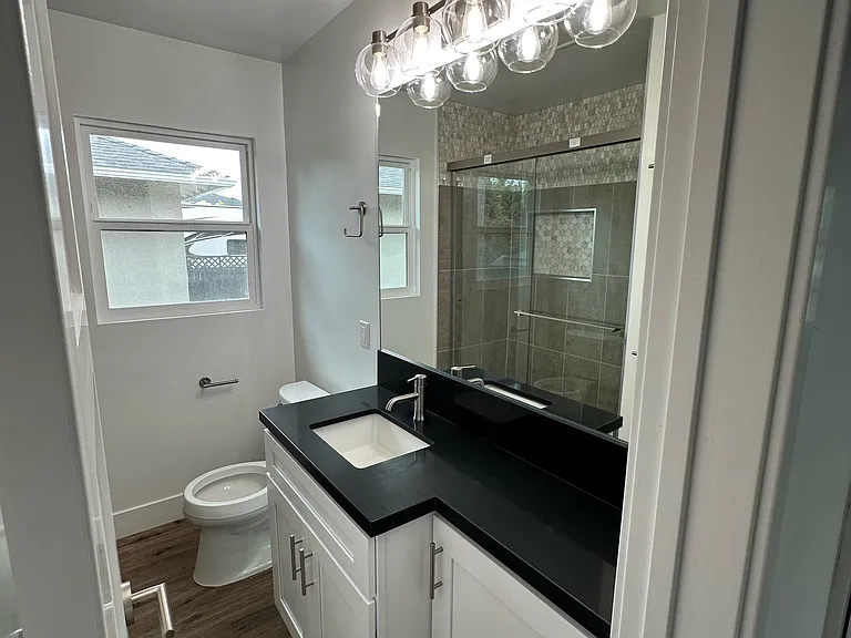 137 E D St — Photo 12
