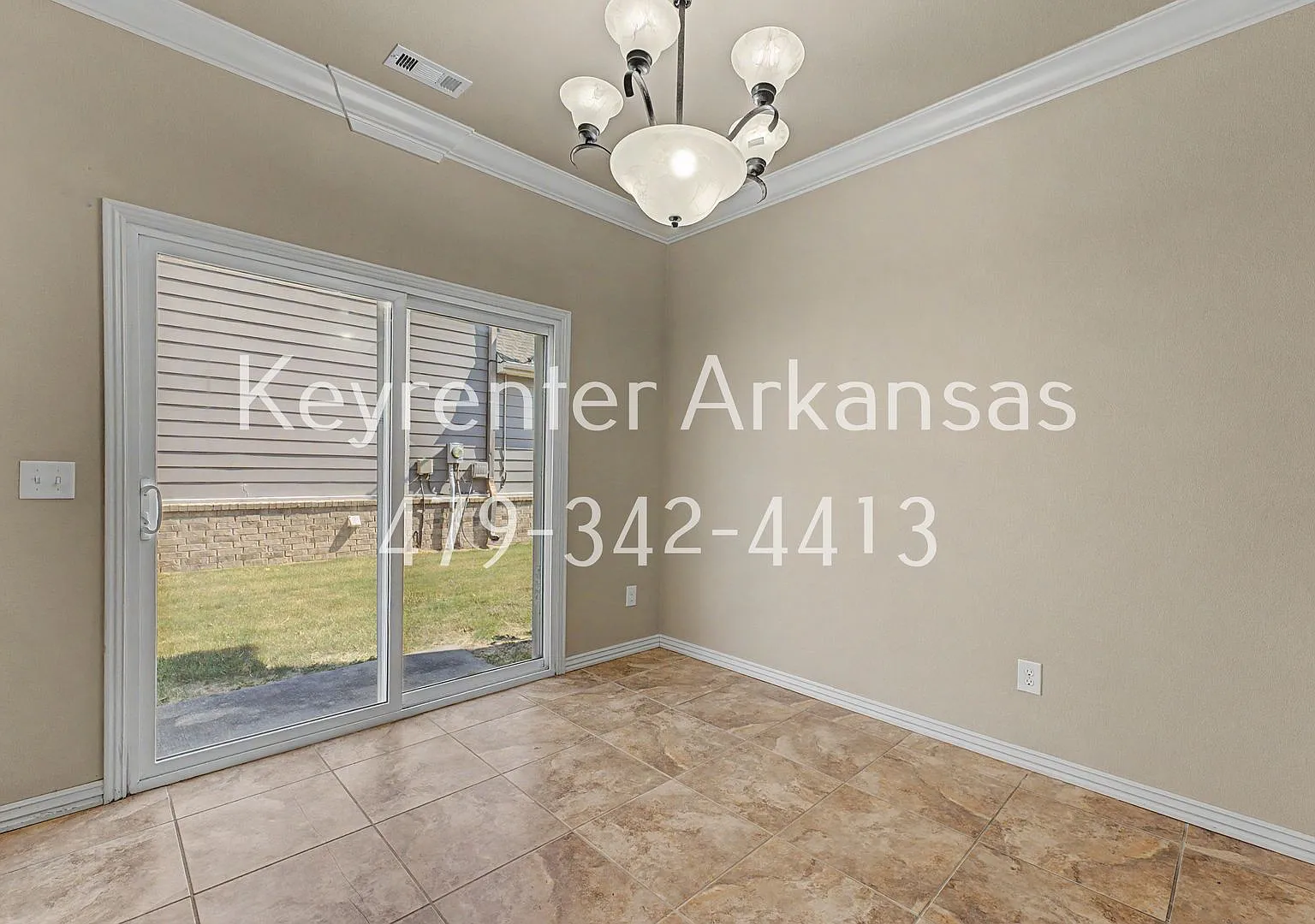 Stunning 3 Bed / 3 Bath Home MoveIn Ready Now — Photo 4