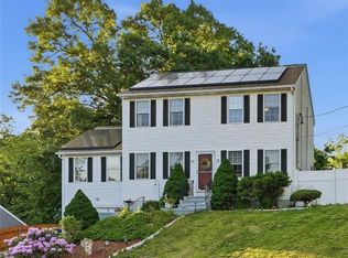 40 Chestnut Grove Ave, Cumberland, RI 02864