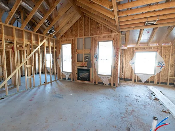 15304 Bedford Rd, Edmond, OK 73013