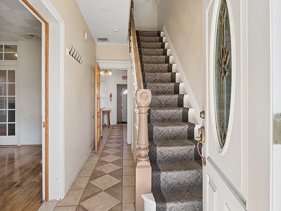 3rd image of 849 King George Rd