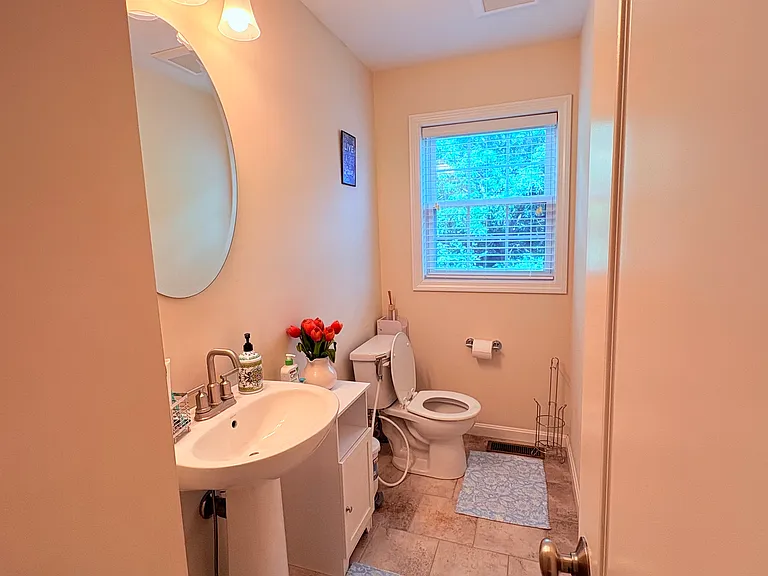 Half bathroom at the first level