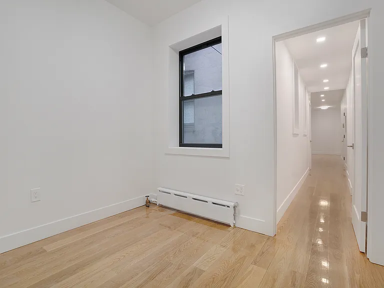 209 E 10th St #5B — Photo 10