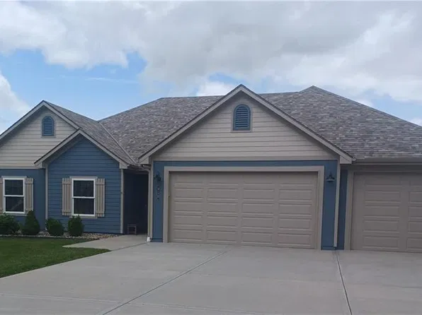 916 Cedar Ct, Paola, KS 66071
