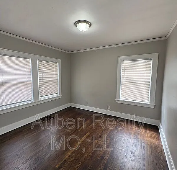 5304 Harrison St — Photo 6