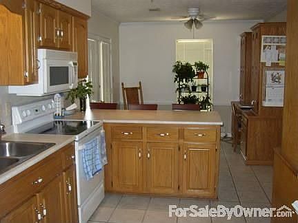 Kitchen
						:
						Floor updated with tile, built-in desk added.