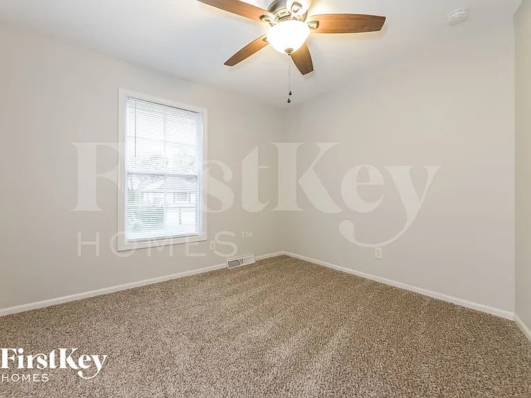 5905 NW Whispering Oaks Ln — Photo 12