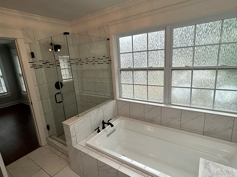 5428 Roxbury Dr — Photo 9