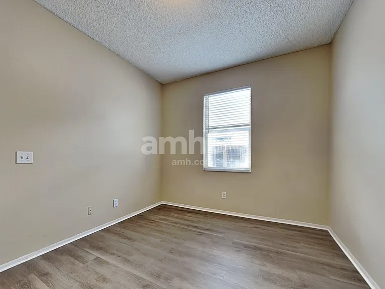 451 Sand Ridge Dr — Photo 17