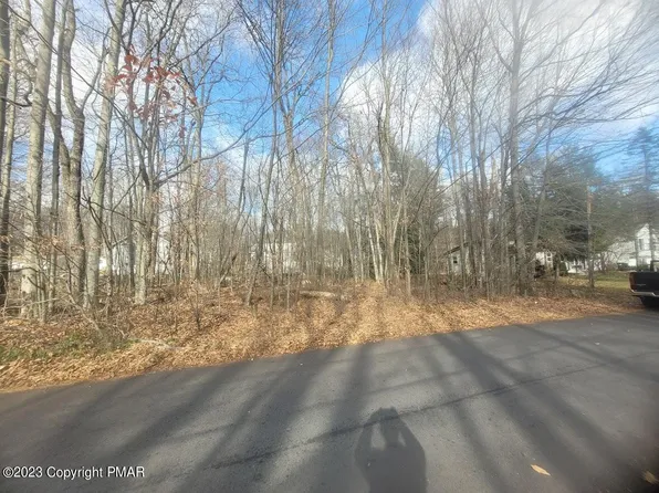 Sycamore Ln, Pocono Summit, PA 18346