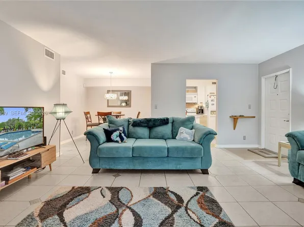 3017 N Oakland Forest Dr APT 208, Oakland Park, FL 33309