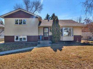 568 Northmount Dr NW, Calgary, AB T2K 3J2