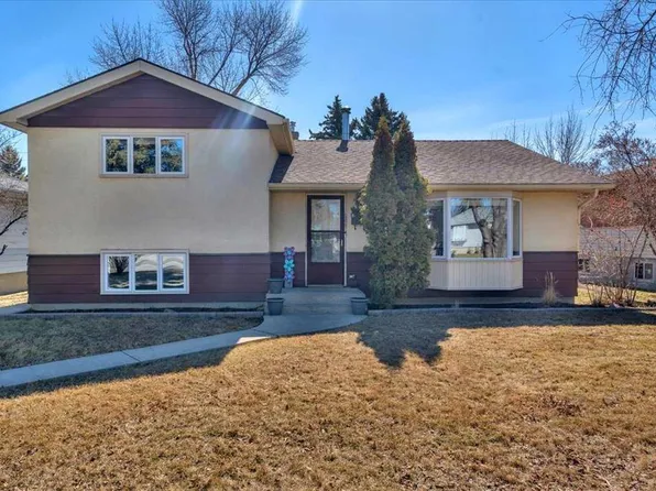 568 Northmount Dr NW, Calgary, AB T2K 3J2