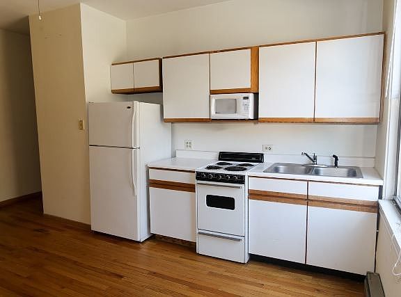 2nd image of 635 W Barry Ave APT 102
