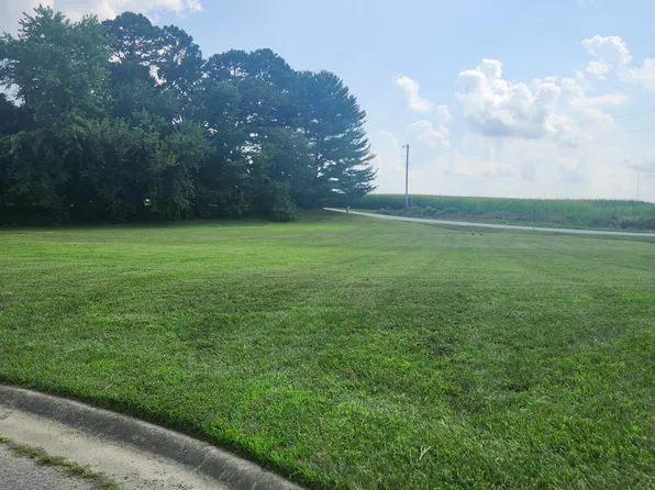 10127 S Partridge Ave, Haubstadt, IN 47639