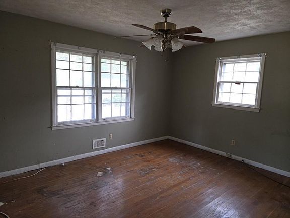 5th image of 4461 Yates Rd