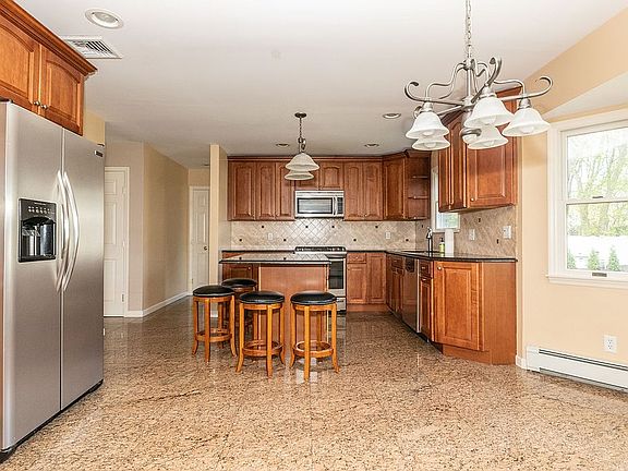 5th image of 17 Bonaire Dr