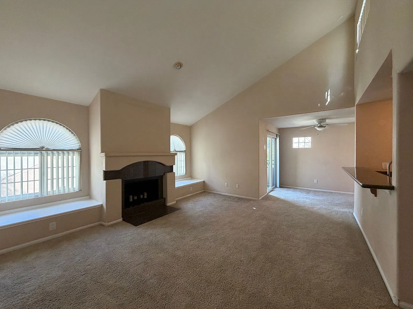 2 Bed 2 Full Bath Bondo On Second Floor Near Pool — Photo 2