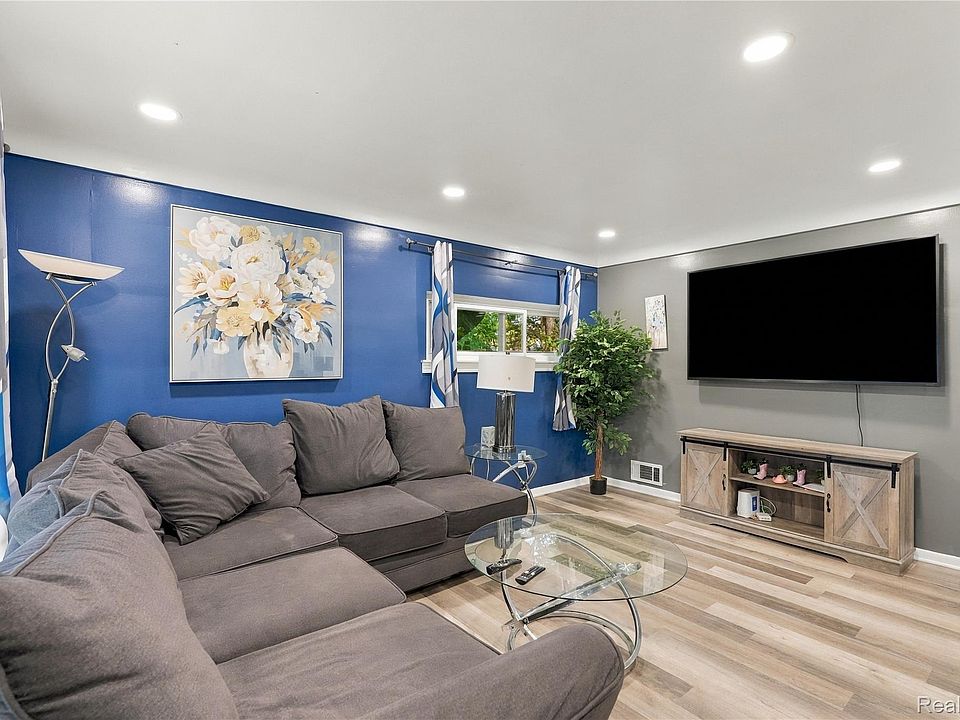 24344 Rosebud Ave, photo 2