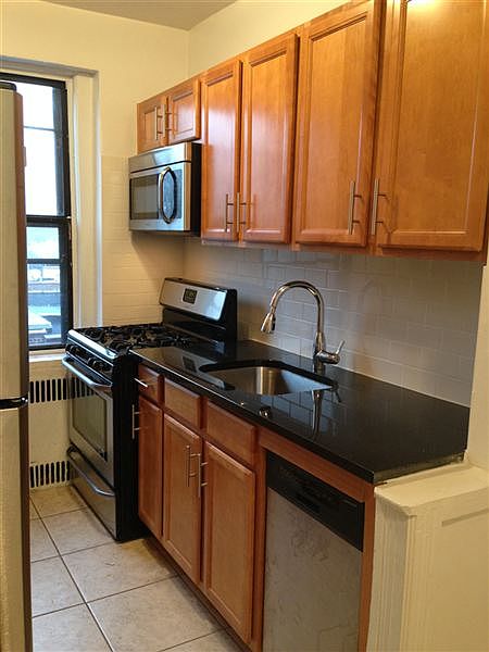 Kitchen w/ Dishwasher