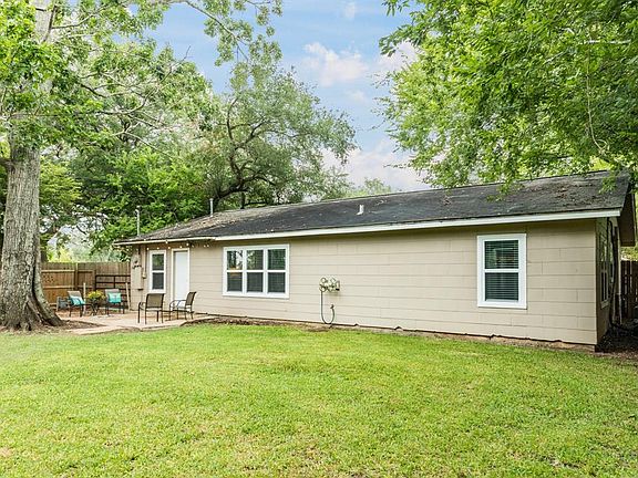 5th image of 107 Pecan Ln