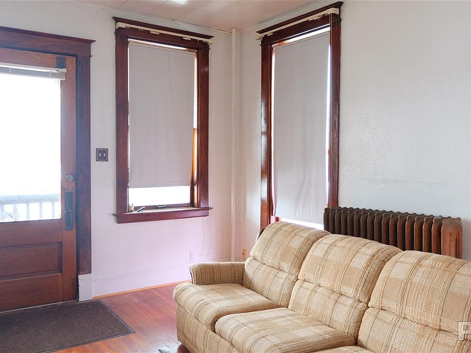 2nd image of 215 W Market St