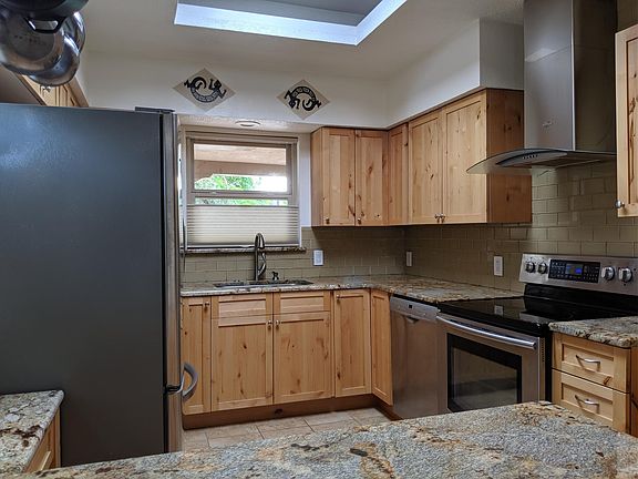 3rd image of 415 Dartmouth Dr NE
