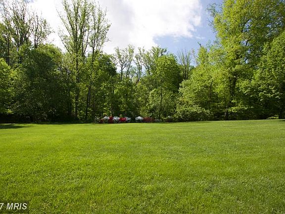 4th image of 3003 Rolling Green Dr