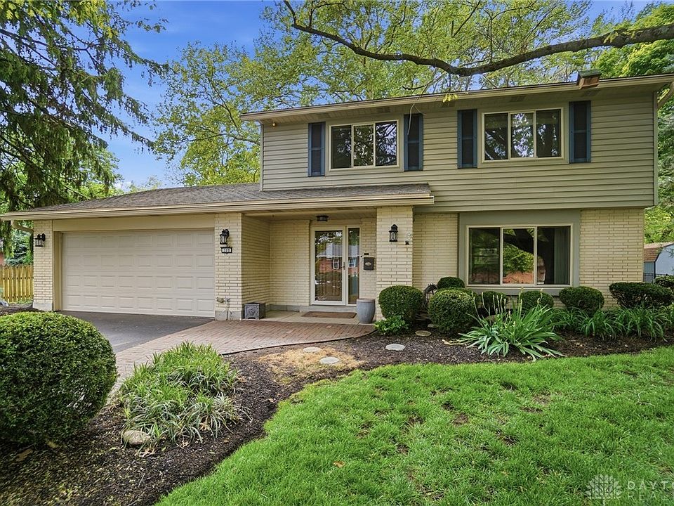 1st image of 320 S Village Dr