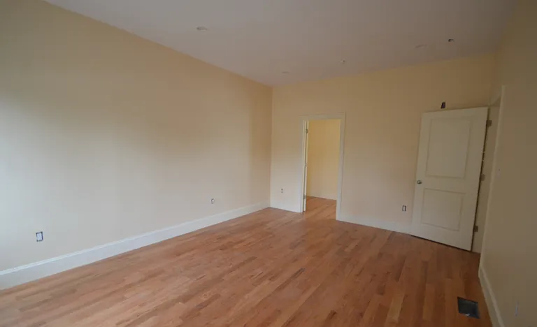 118-120 Tremont St #118 — Photo 7