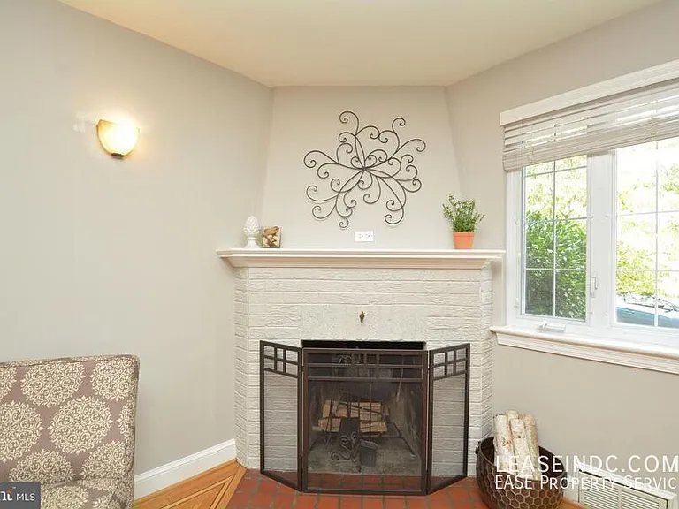 704 Devon Pl — Photo 6