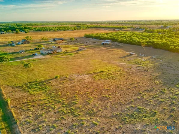 4958 County Road 117, Floresville, TX 78114