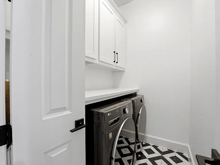1110 Warwick Ct — Photo 45