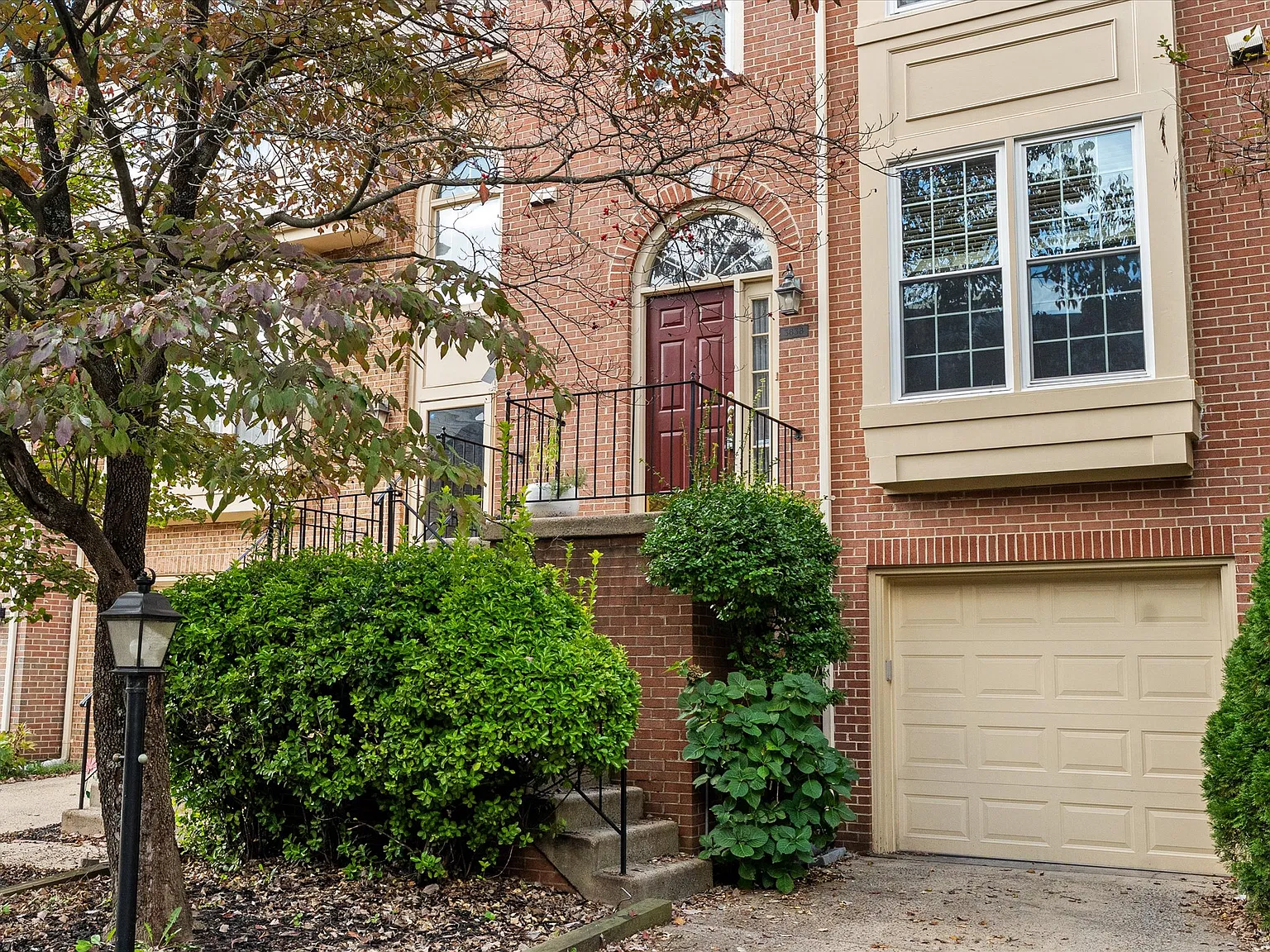 3 bed, 2390 sqft, $3,500 — Photo 1