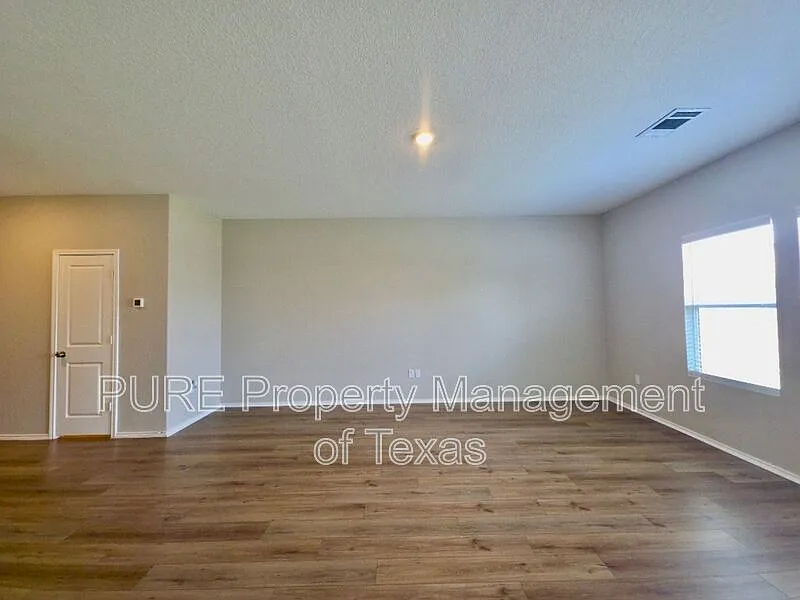 4 bed, 2.5 bath, 1658 sqft, $1,900 — Photo 4