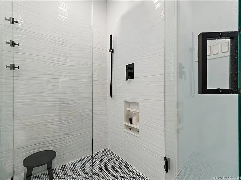 310 SE Denver Ave #2 — Photo 45