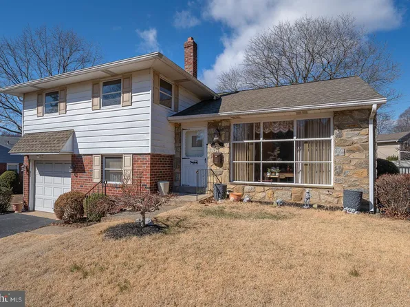 274 S New Ardmore Ave, Broomall, PA 19008