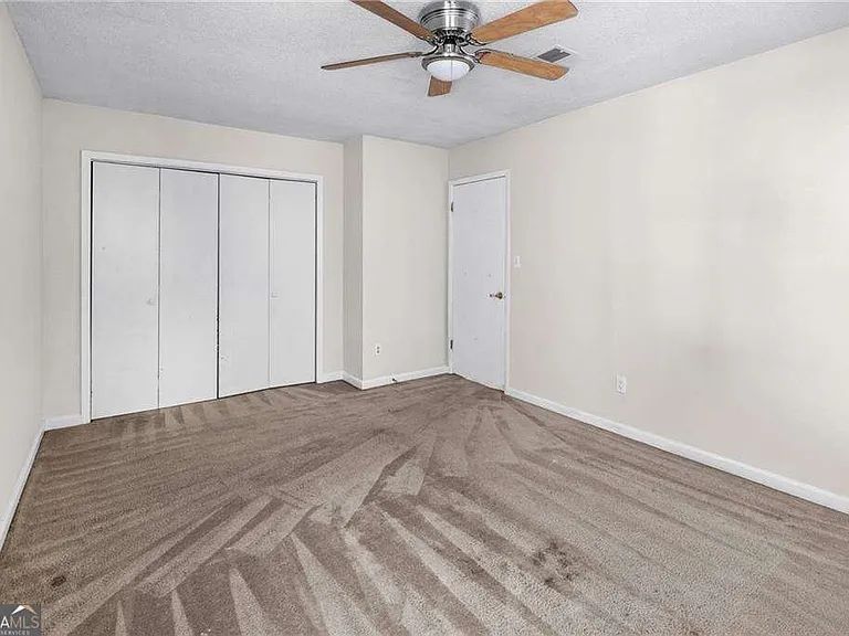 990 Chapman Ln — Photo 5