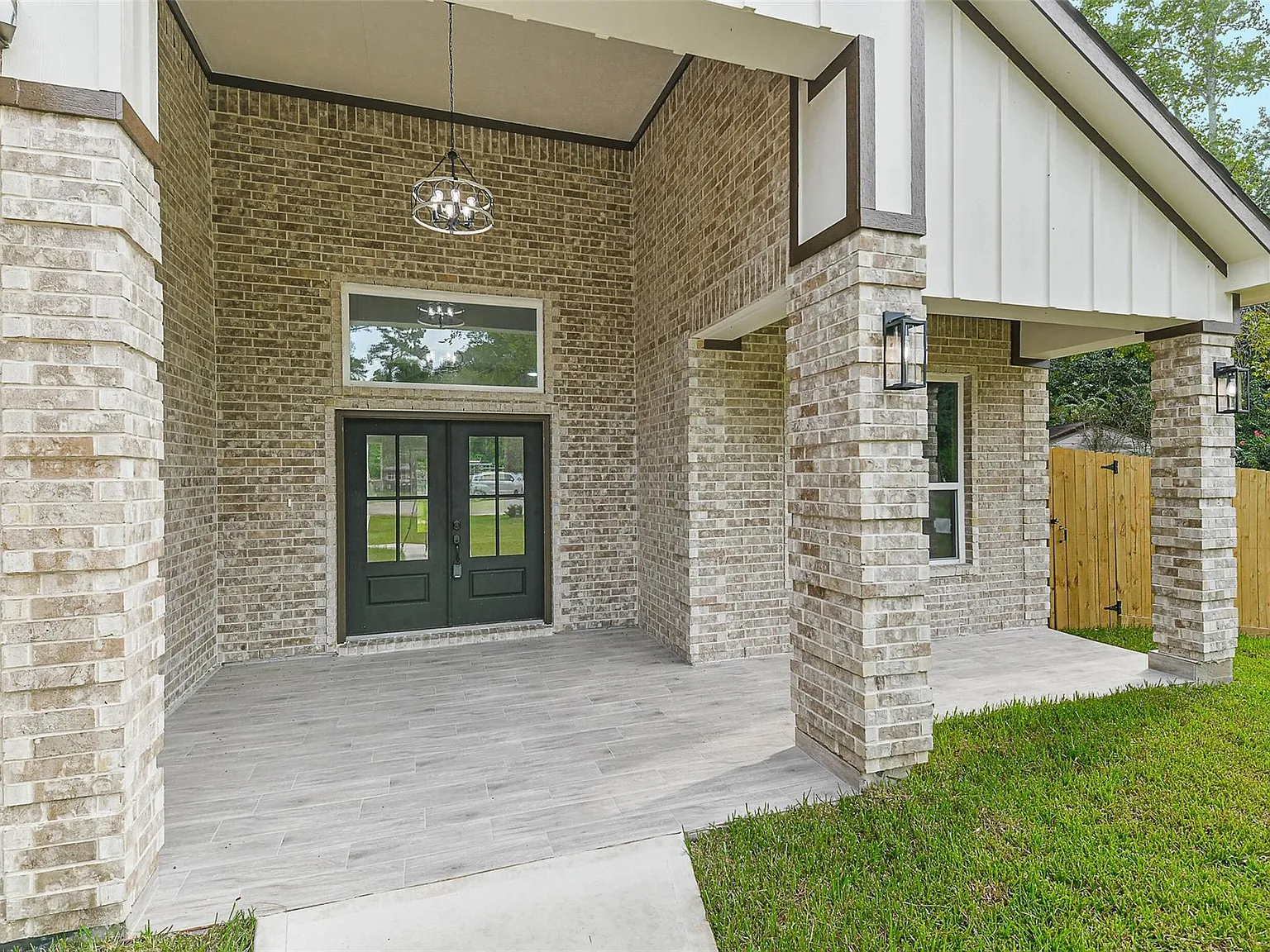 4 bed, 2.5 bath, 2110 sqft, $2,500 — Photo 4