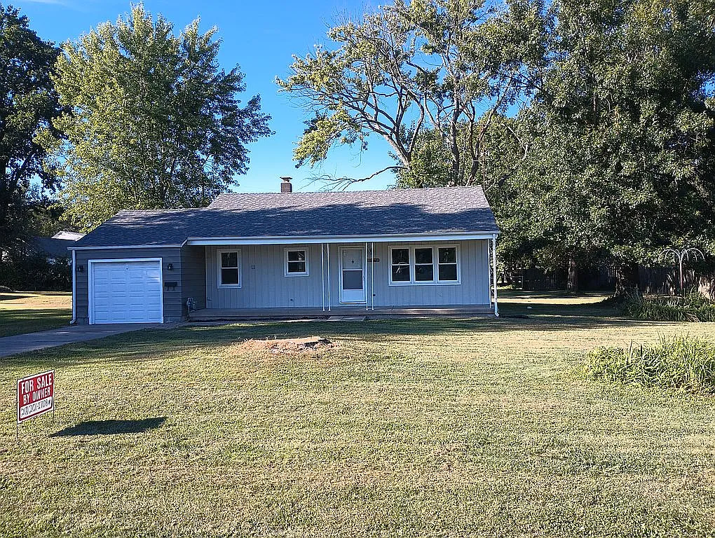 3212 E Leafdale Ave photo 1