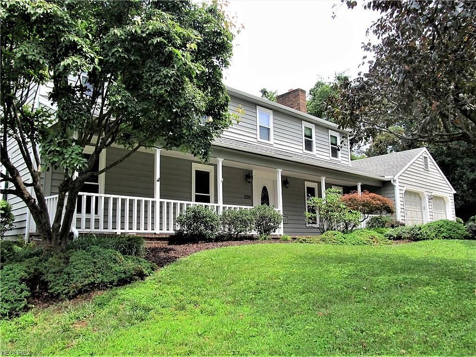 Beautiful 5 bedroom, 3.5 bath all cedar 2 story in lovely Greenmont Hills.