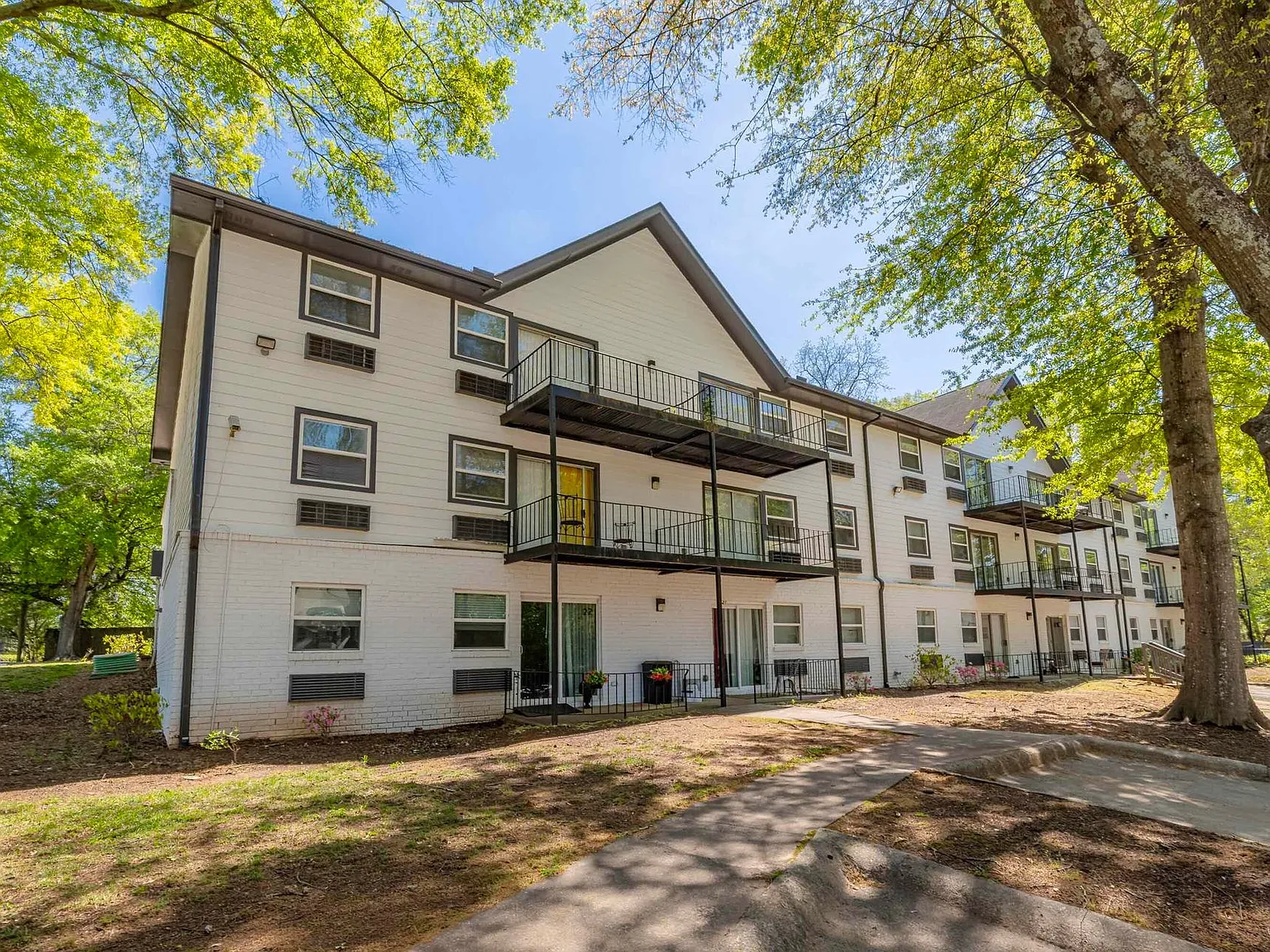 Modern Living in the Heart of Northlake — Photo 2