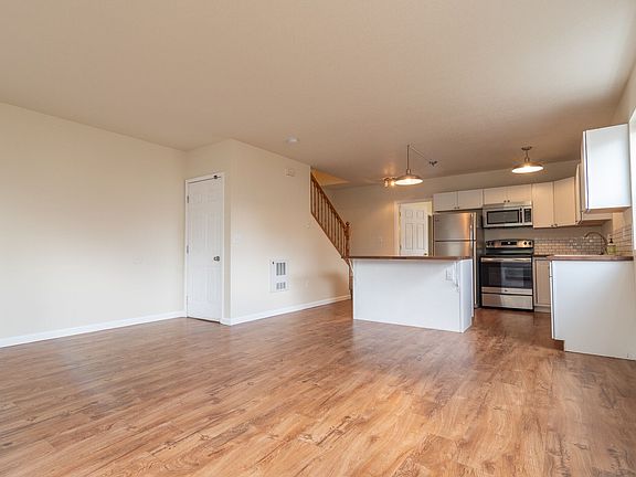 5th image of 145 NE Sacramento St APT C